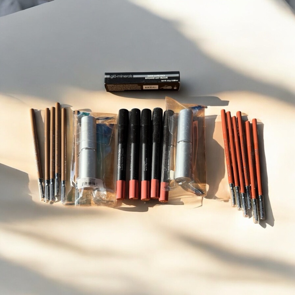 GLO MINERALS COSMETIC LOT – LIP CRAYONS, BROW PENCILS, BRUSHES & MORE (LOT#39)
